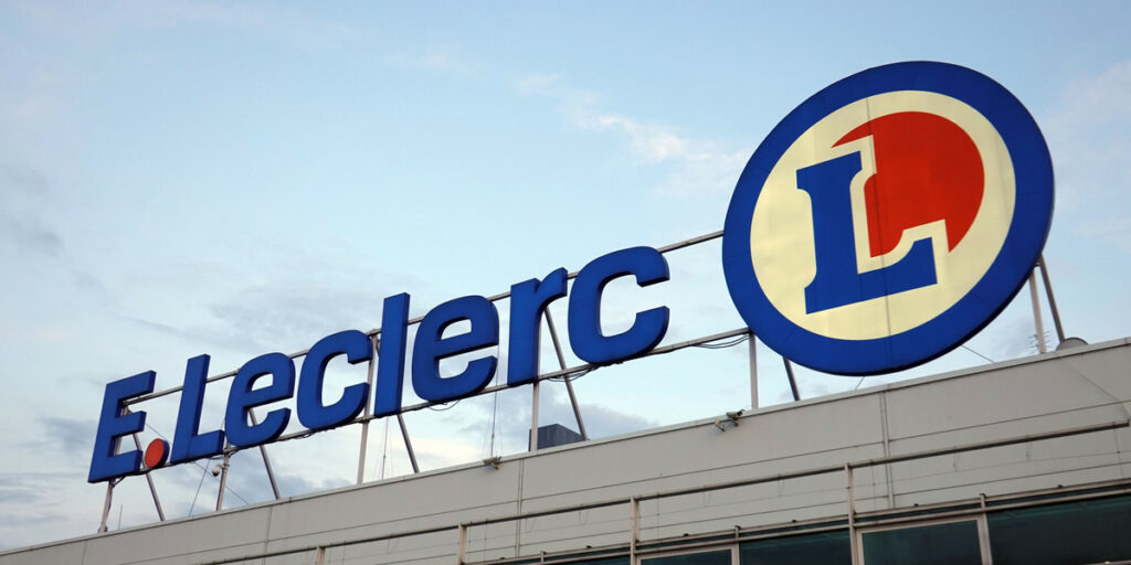 E. Leclerc, est le supermarché moins cher, affiche un prix de 348 euros pour un panier moyen